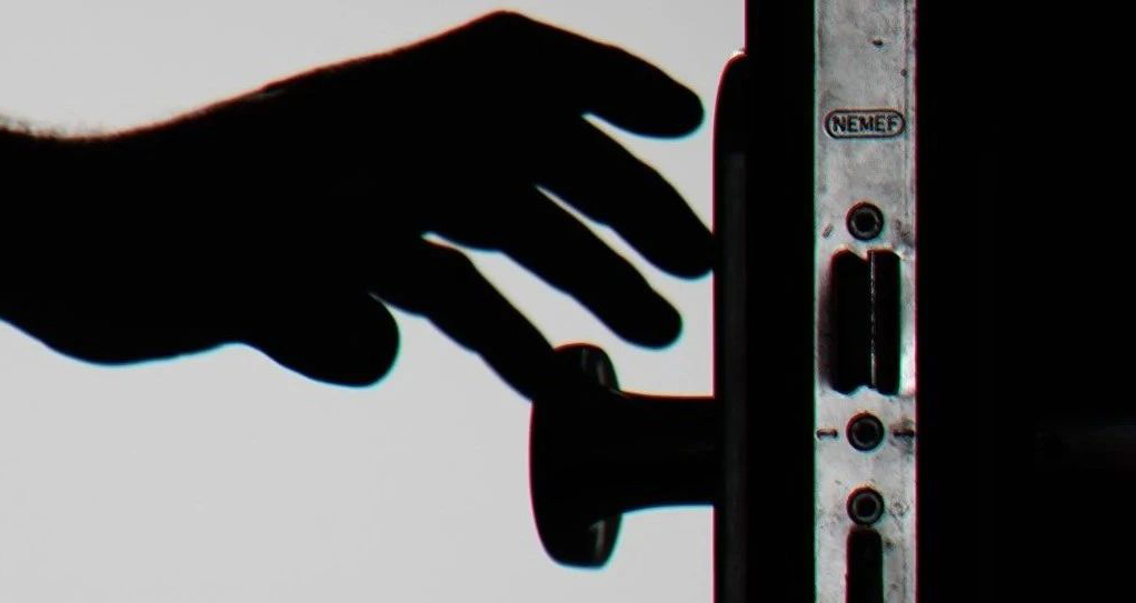 嚇人！不認(rèn)識(shí)的鄰居開了我家的門！