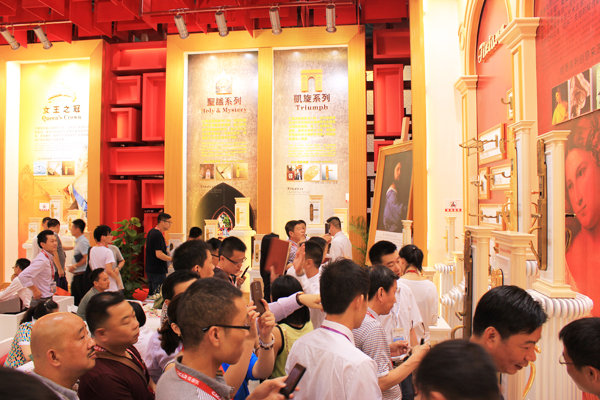 科技五金倡導者—匯泰龍“龍?映輝”主題展亮相廣州建博會